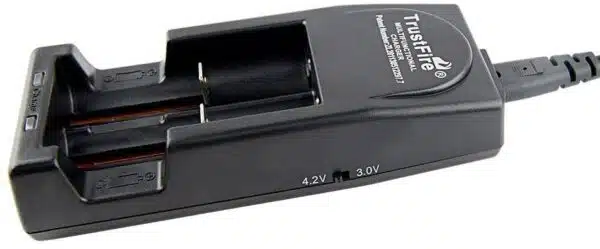 TrustFire TR-001 Charger