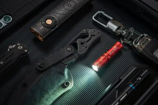 Olight i3E EOS Keychain Flashlight – 90 Lumens, AAA Battery, Twist Tailcap, 44m Throw - Image 68